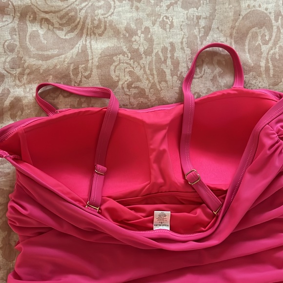 Ocean Blue Hot pink tankini top with removable straps size large - Picture 2 of 5